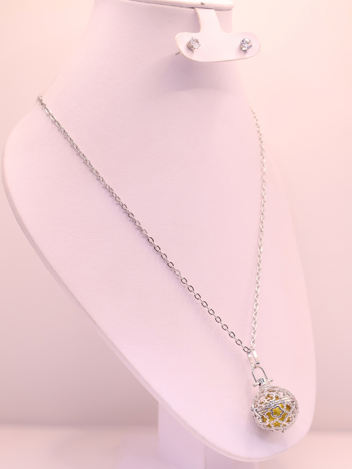 COLLAR LLAMADOR DE ÁNGEL 126