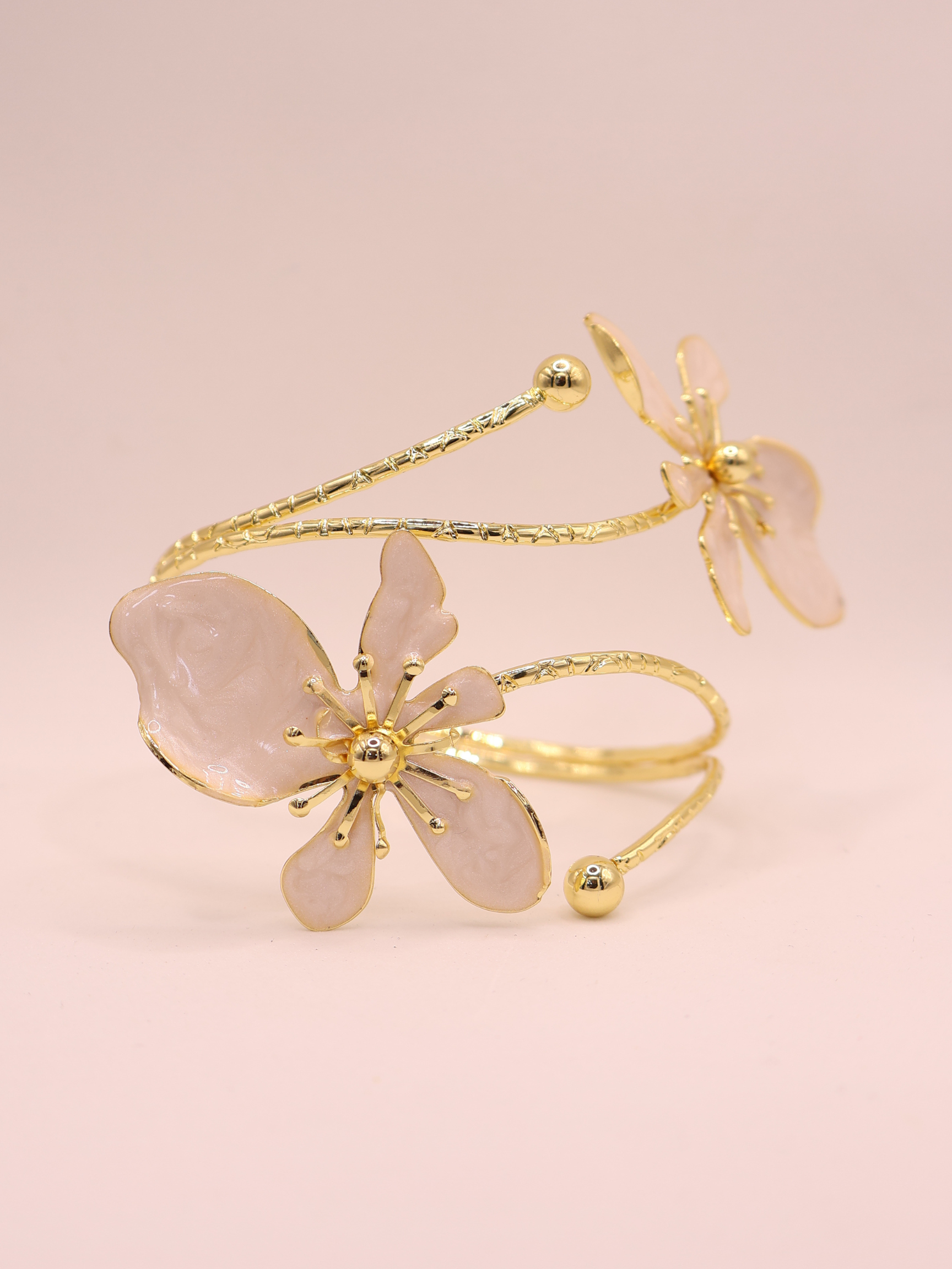Brazalete Brazo Flor Blanca