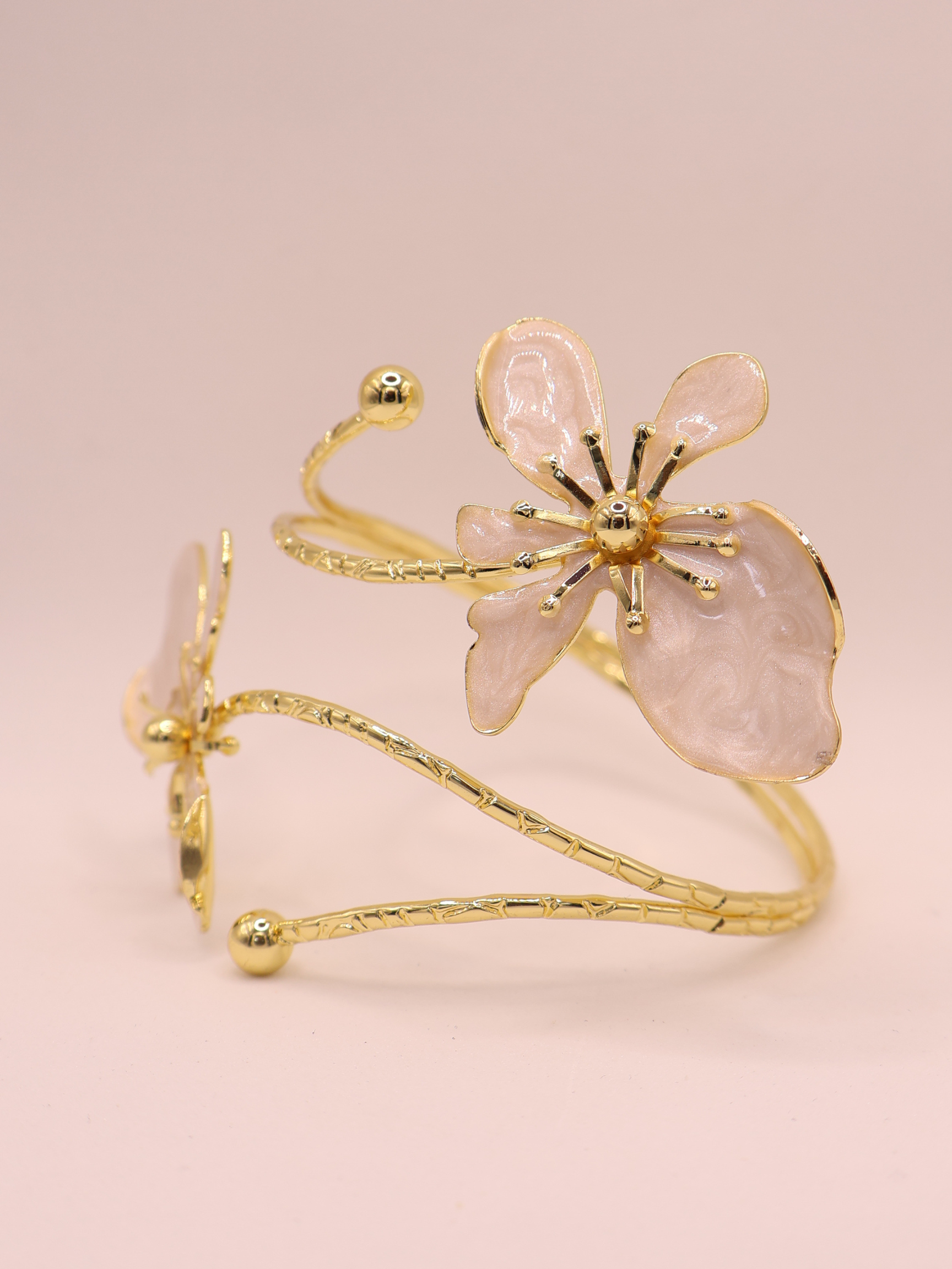 Brazalete Brazo Flor Blanca