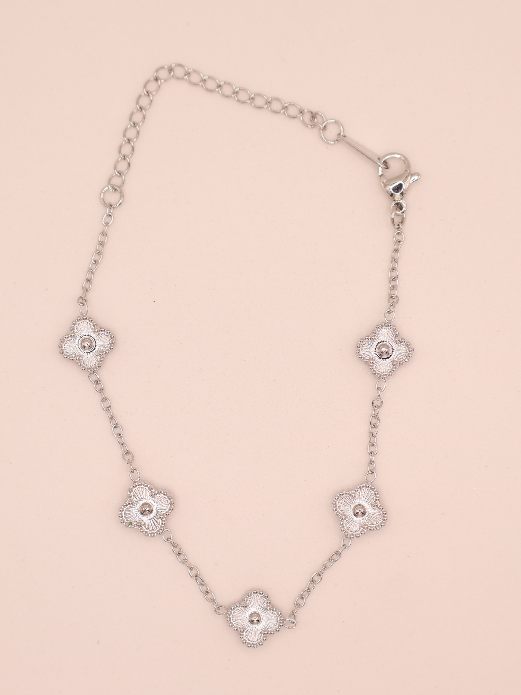 Pulsera de trebol plateda chica