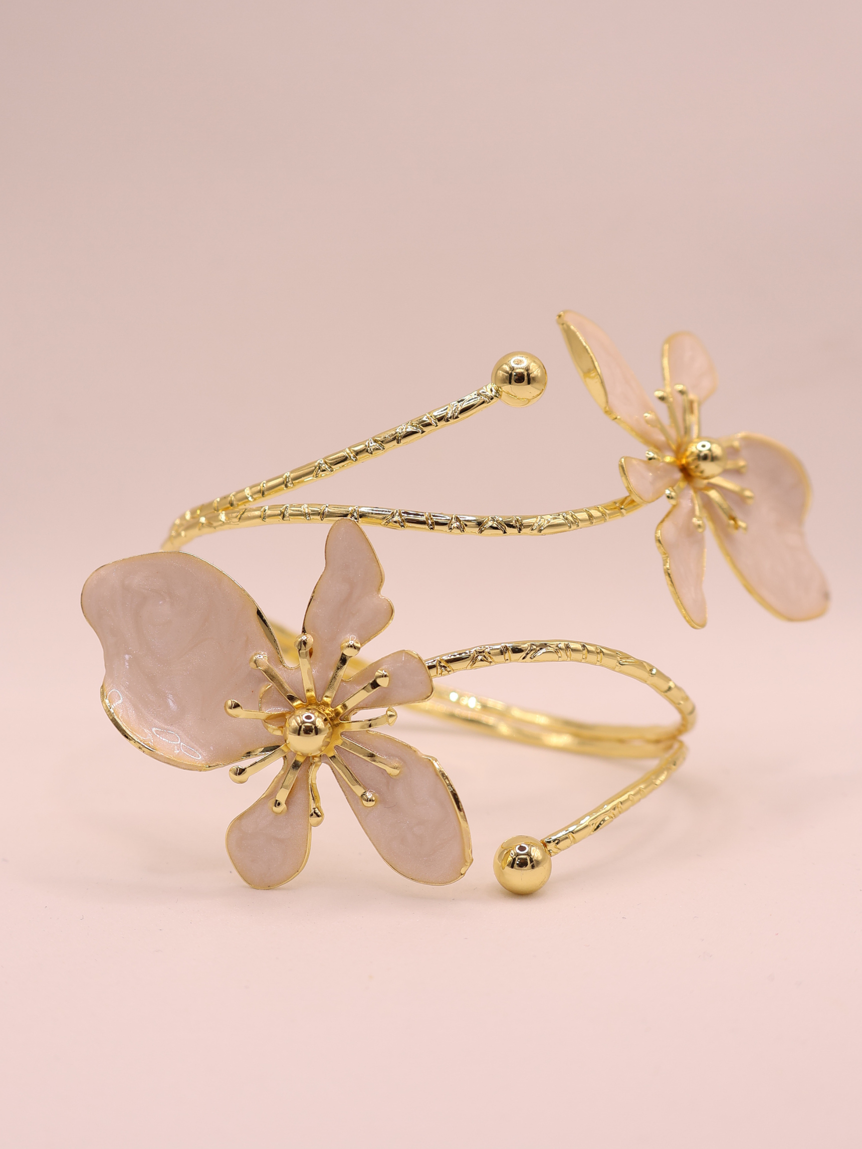 Brazalete Brazo Flor Blanca