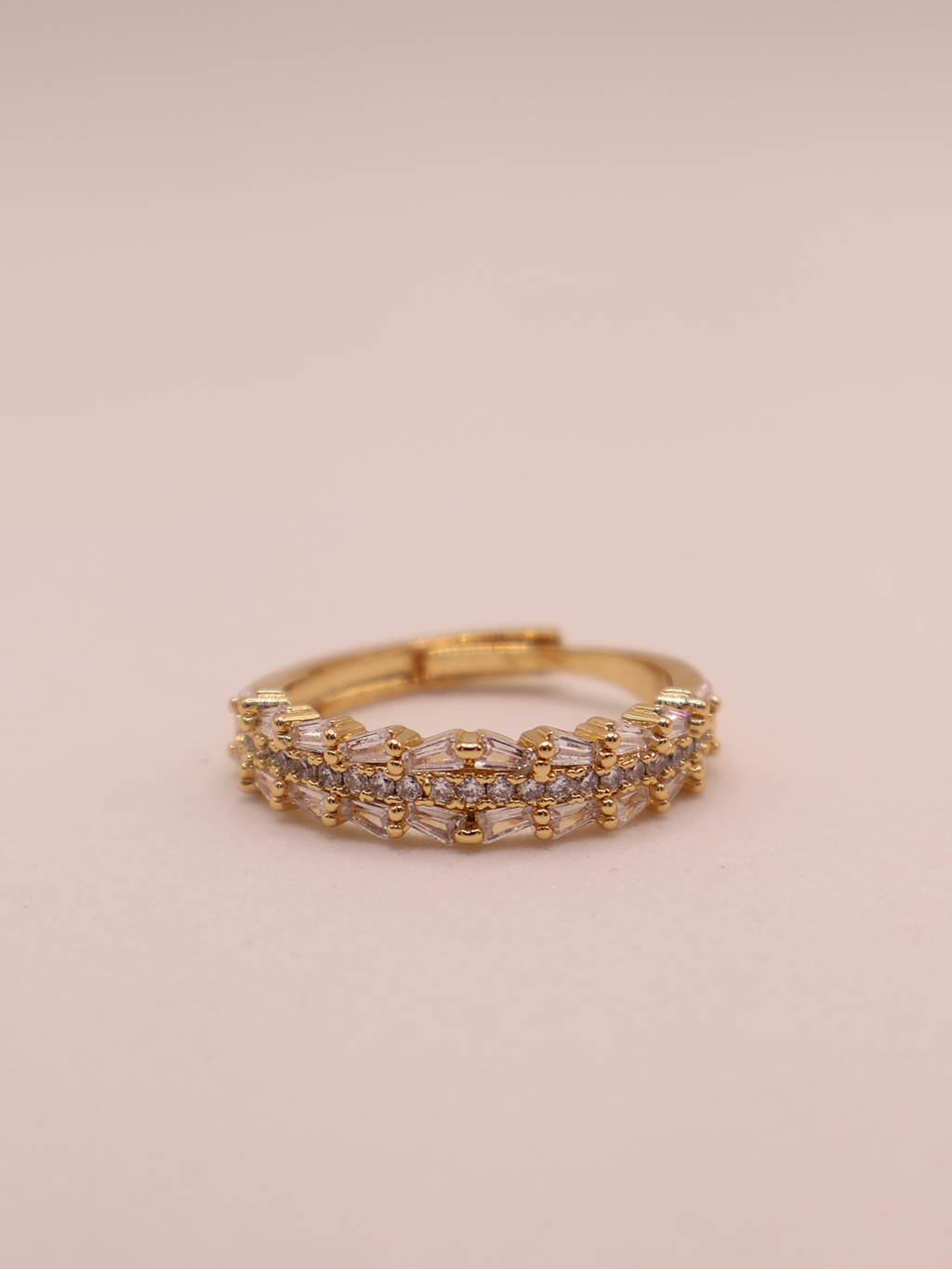 Anillo Dione