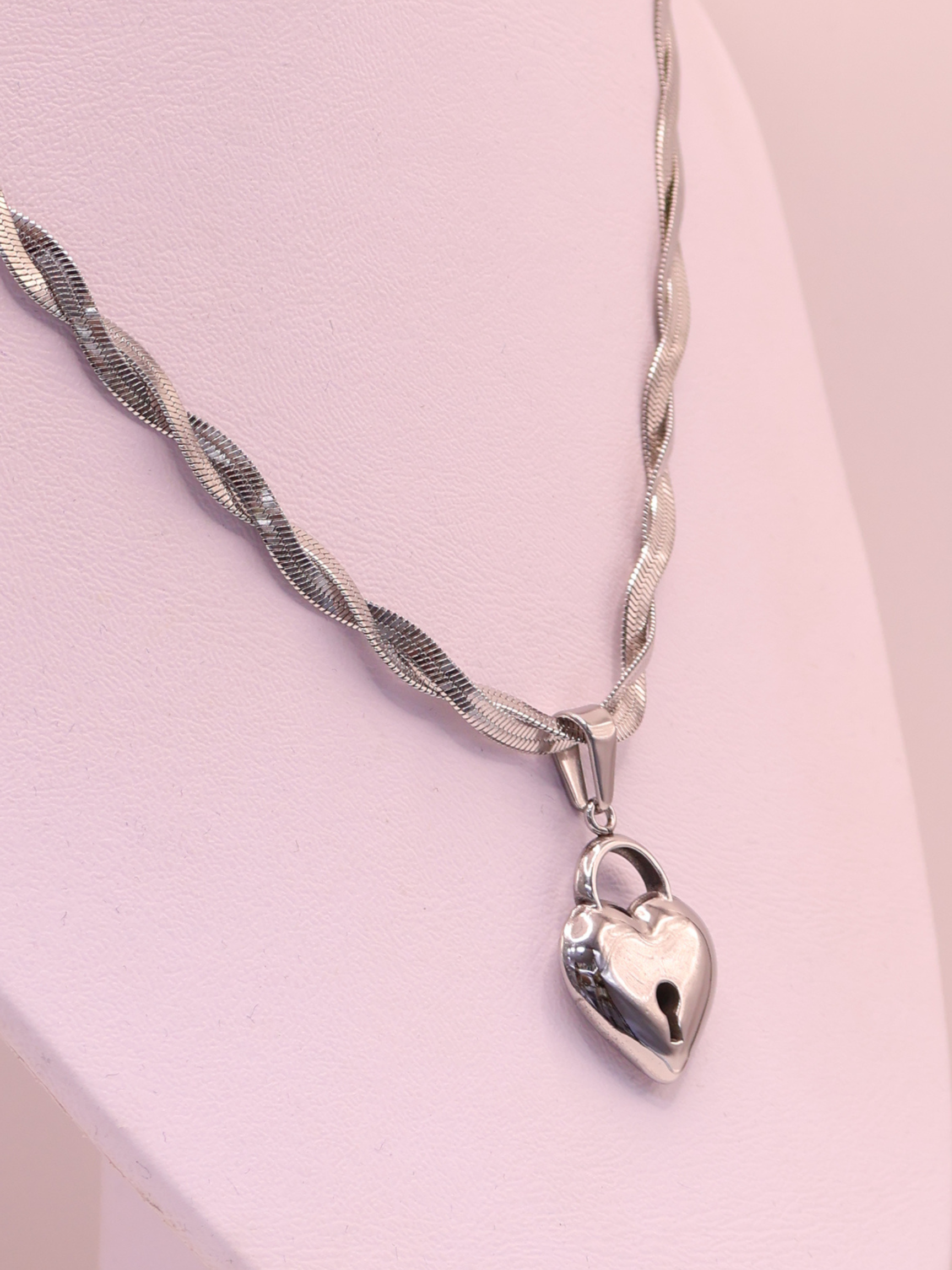 COLLAR 53