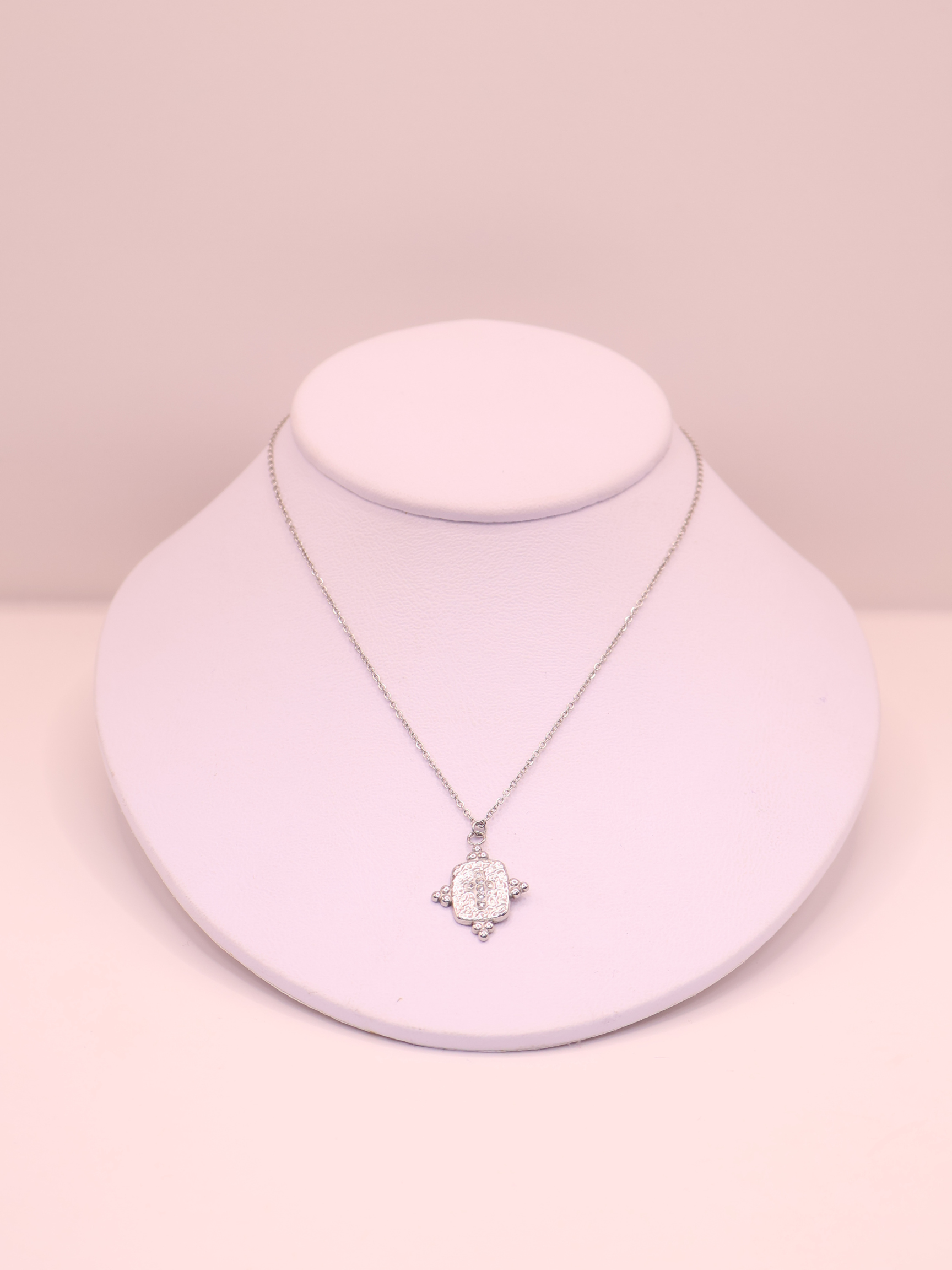 COLLAR 26