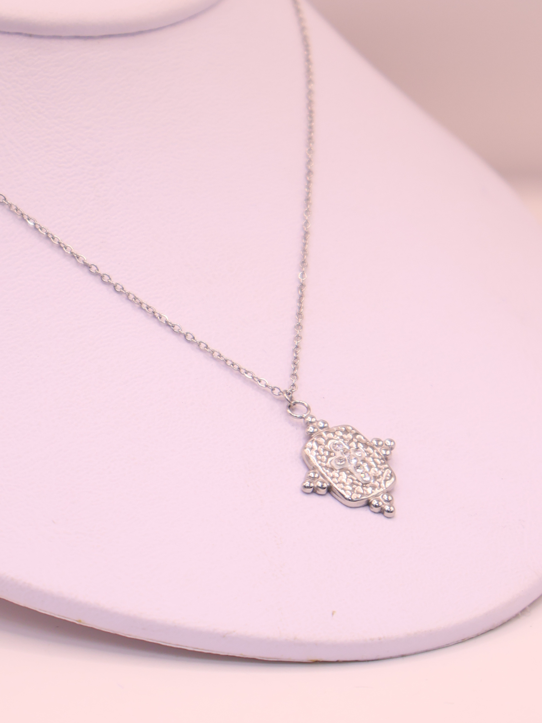 COLLAR 26
