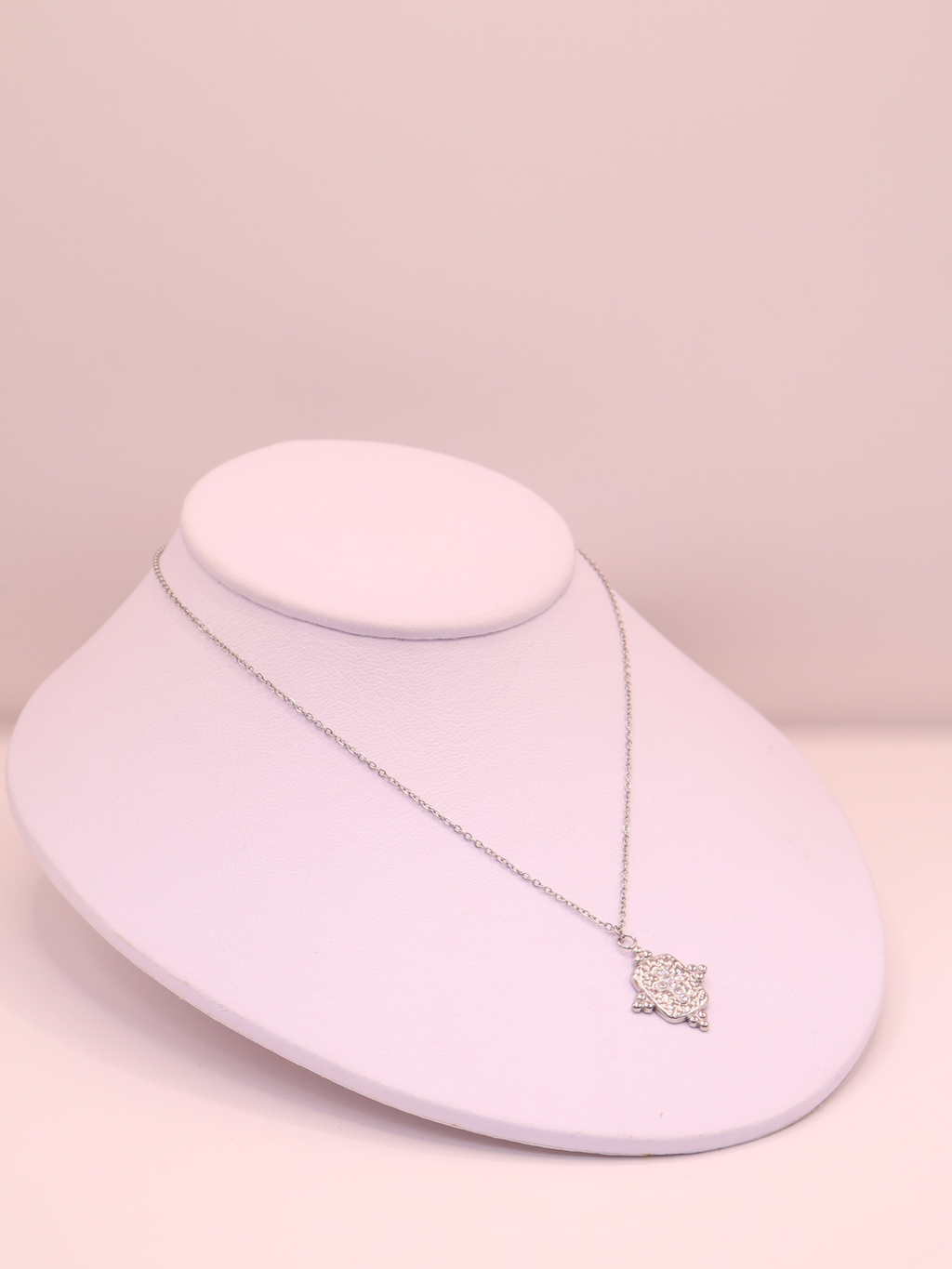 COLLAR 26