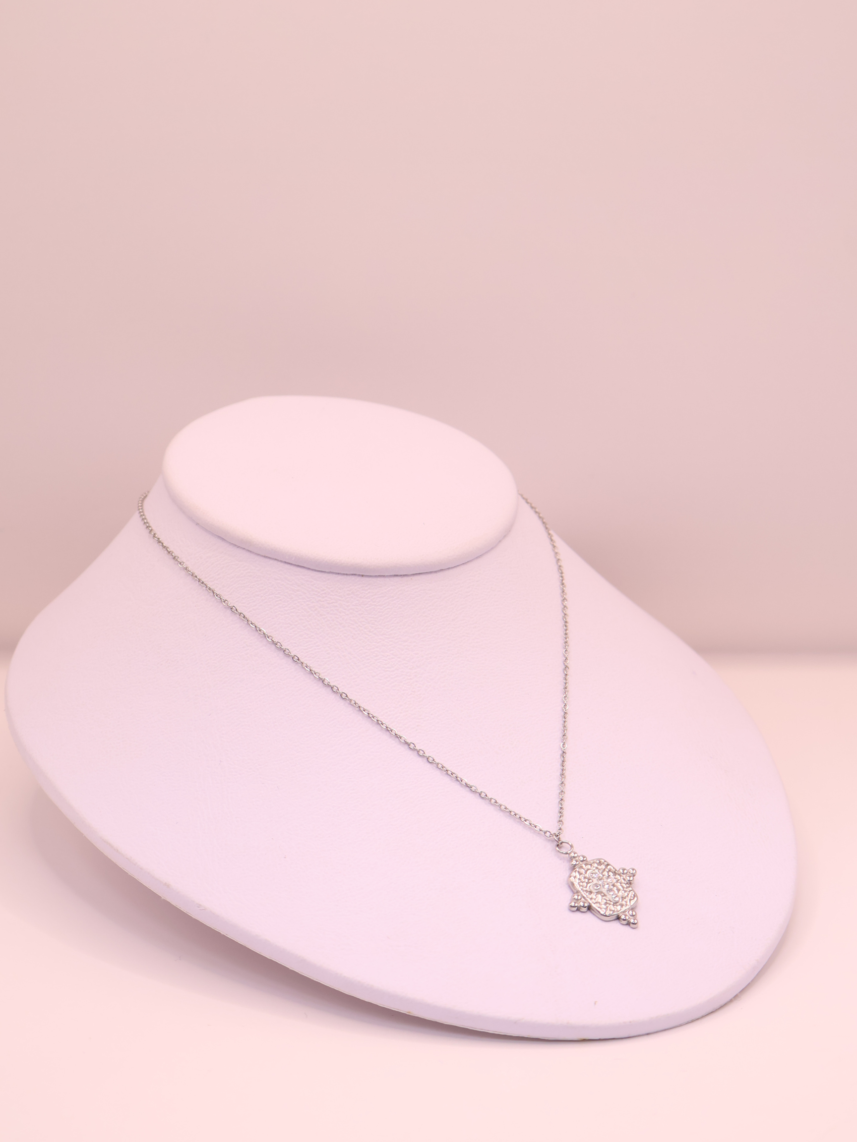 COLLAR 26