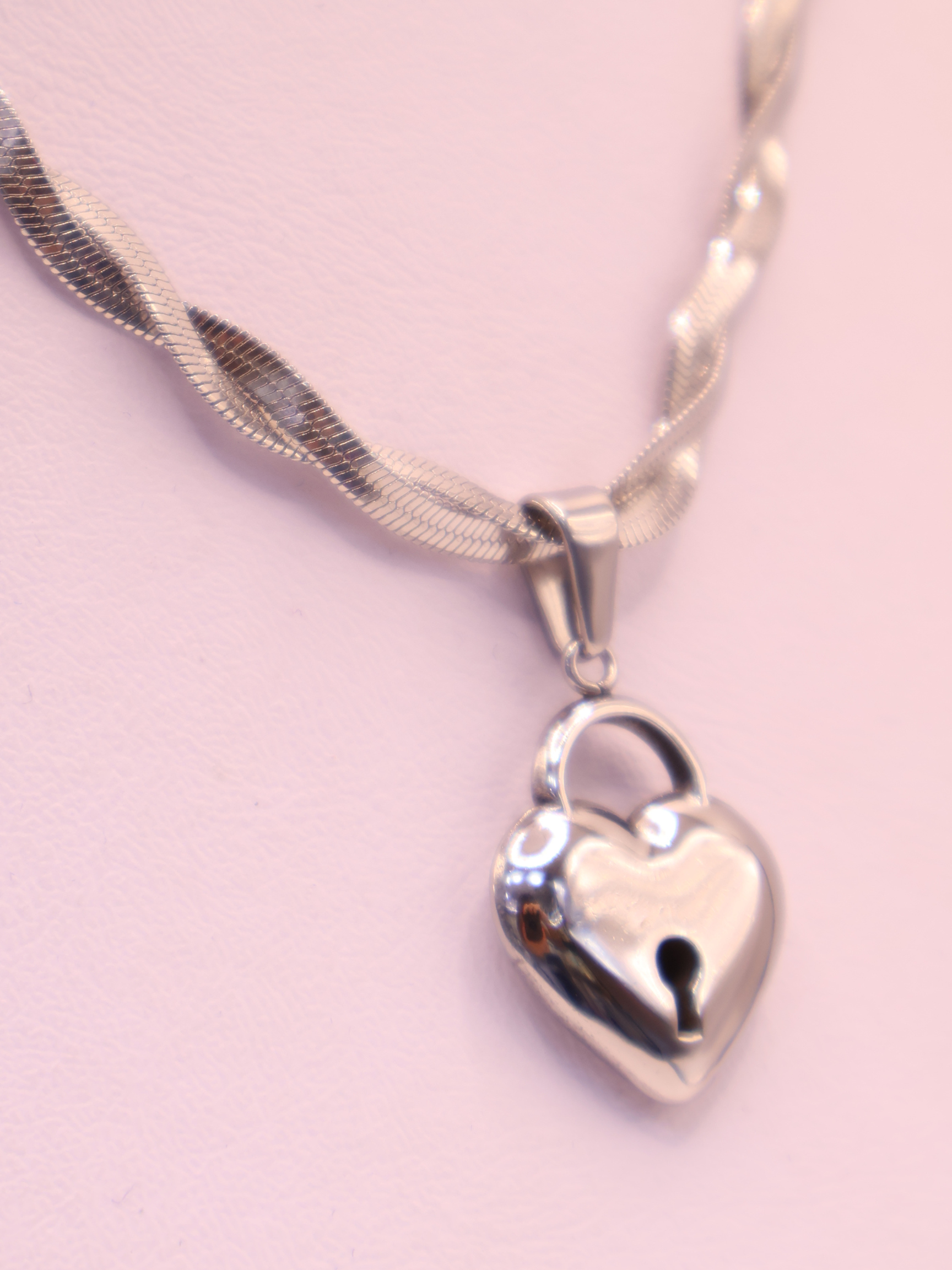 COLLAR 53