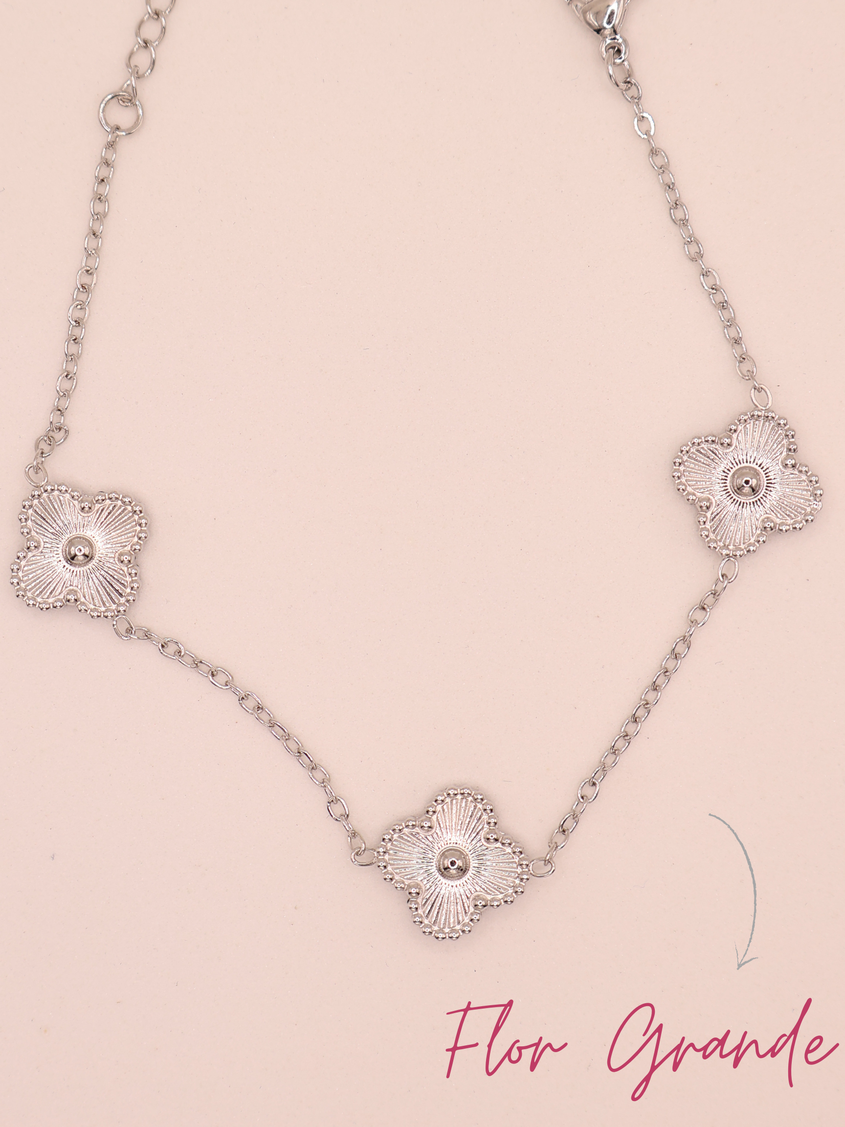 Pulsera de trebol plateada gde
