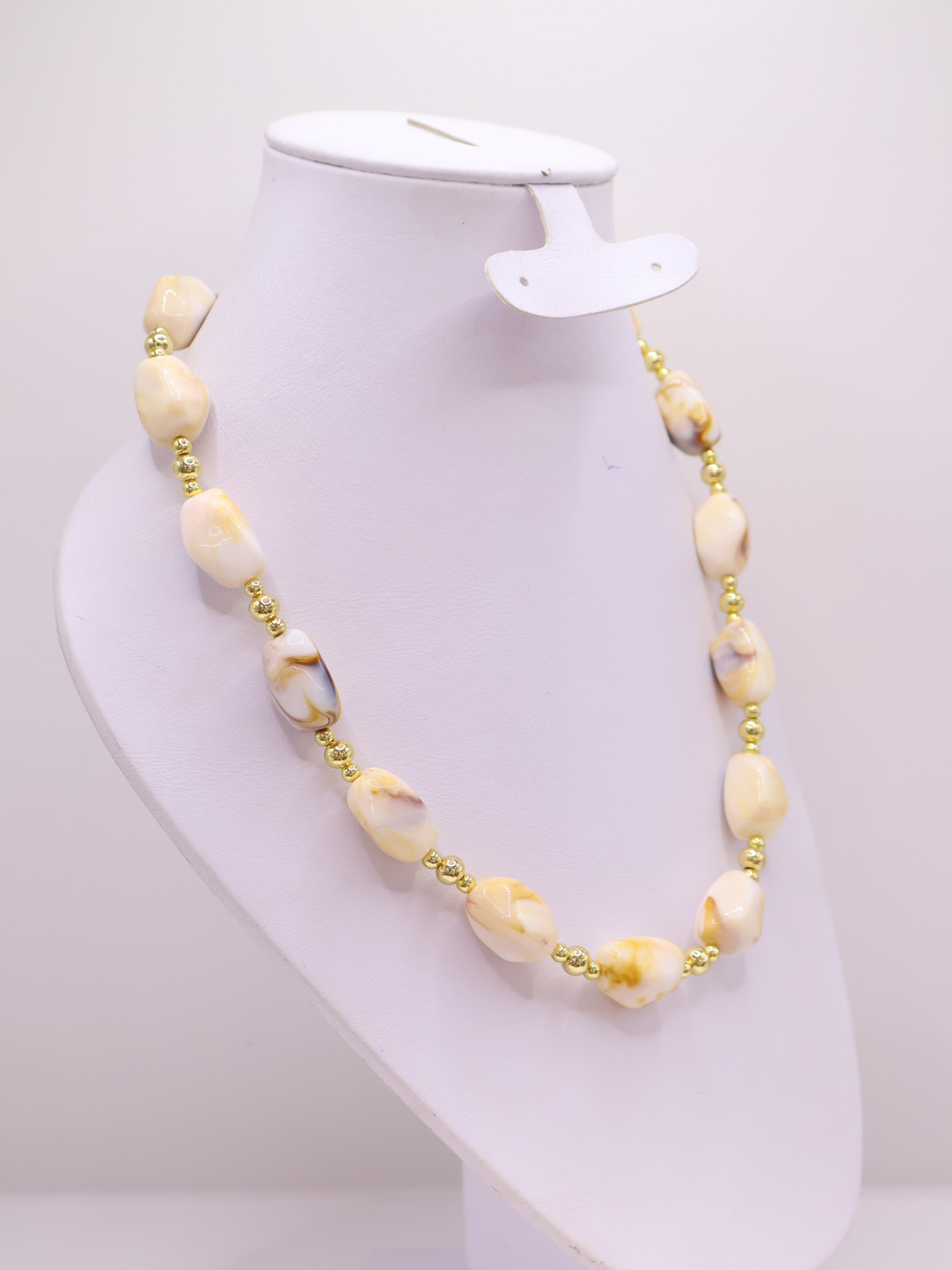 COLLAR 136
