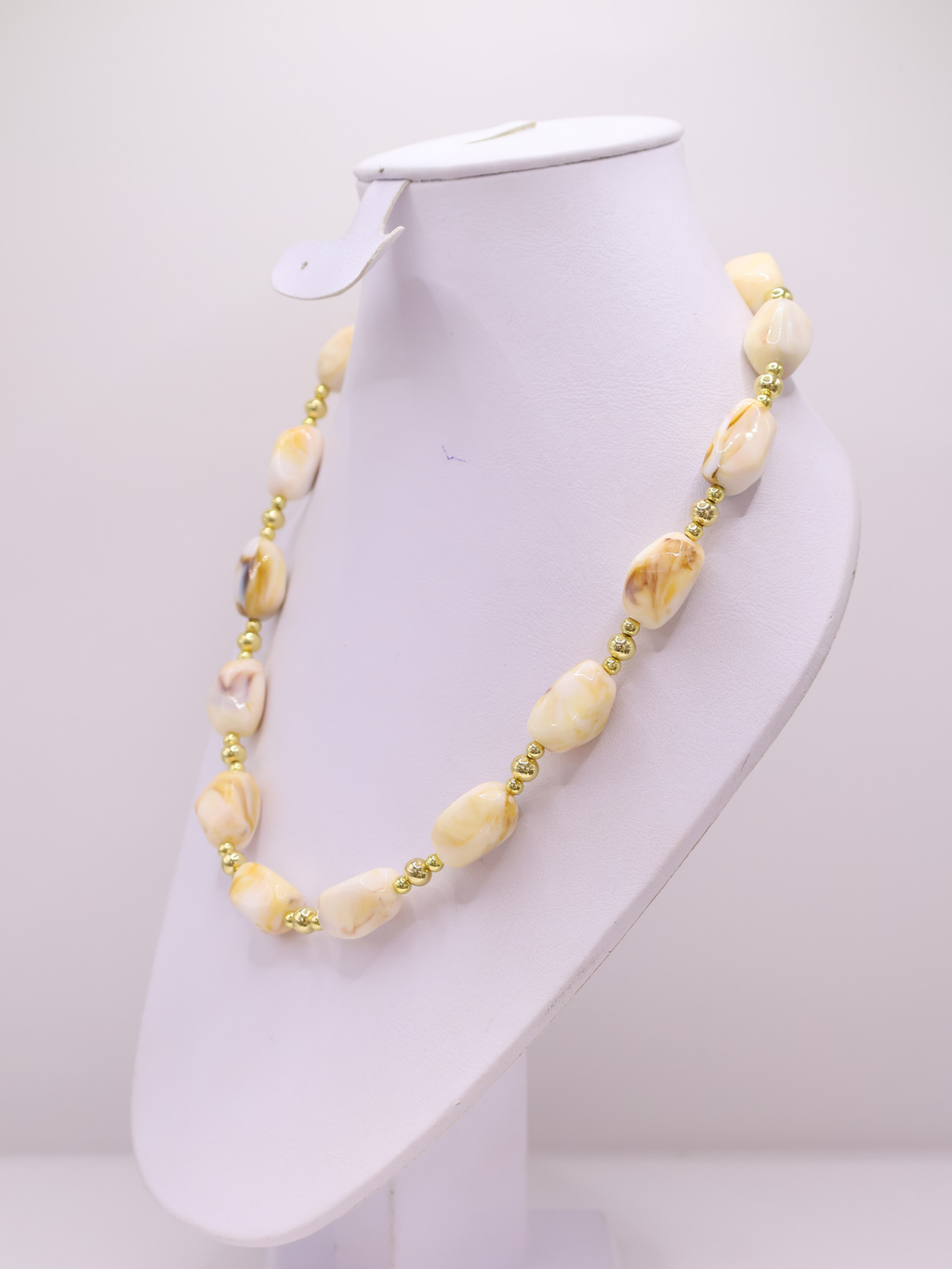 COLLAR 136