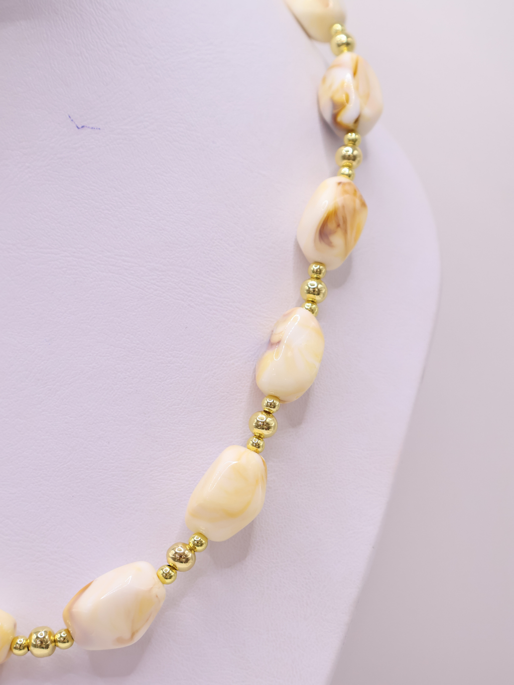 COLLAR 136