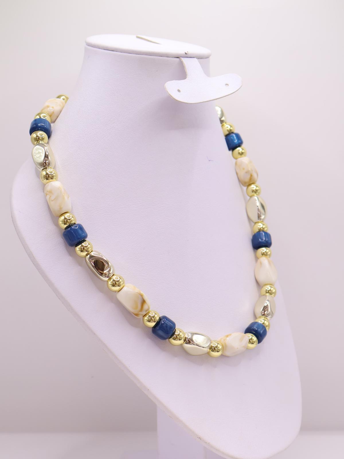 COLLAR 137