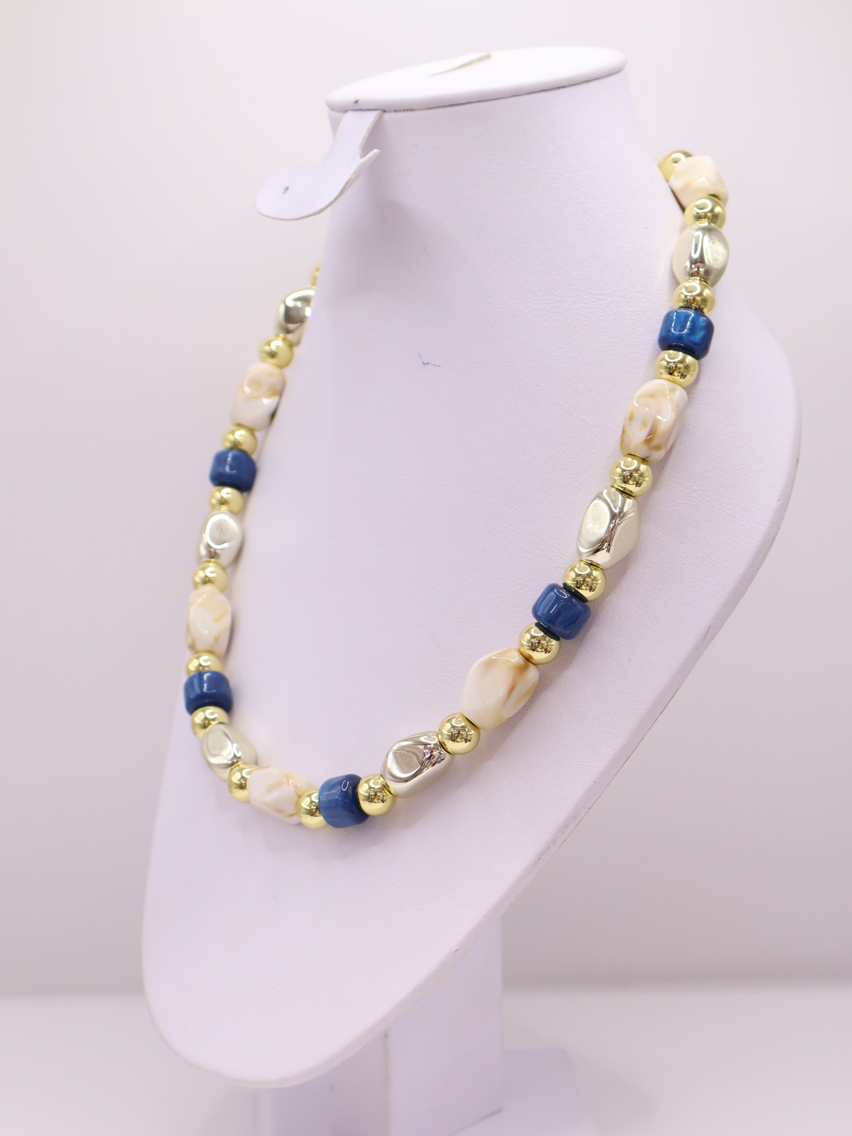 COLLAR 137
