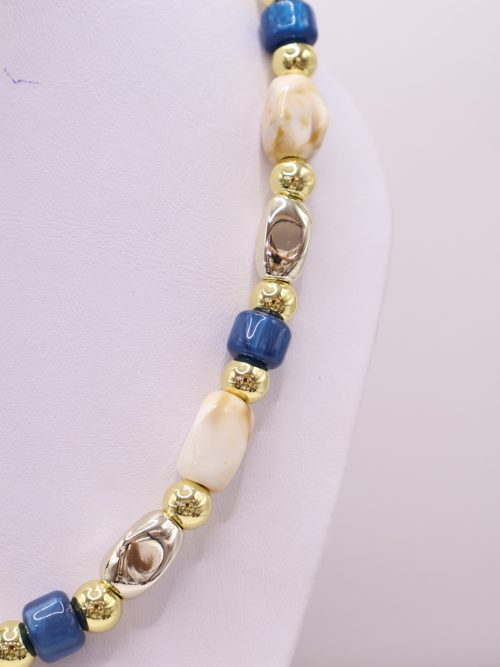 COLLAR 137