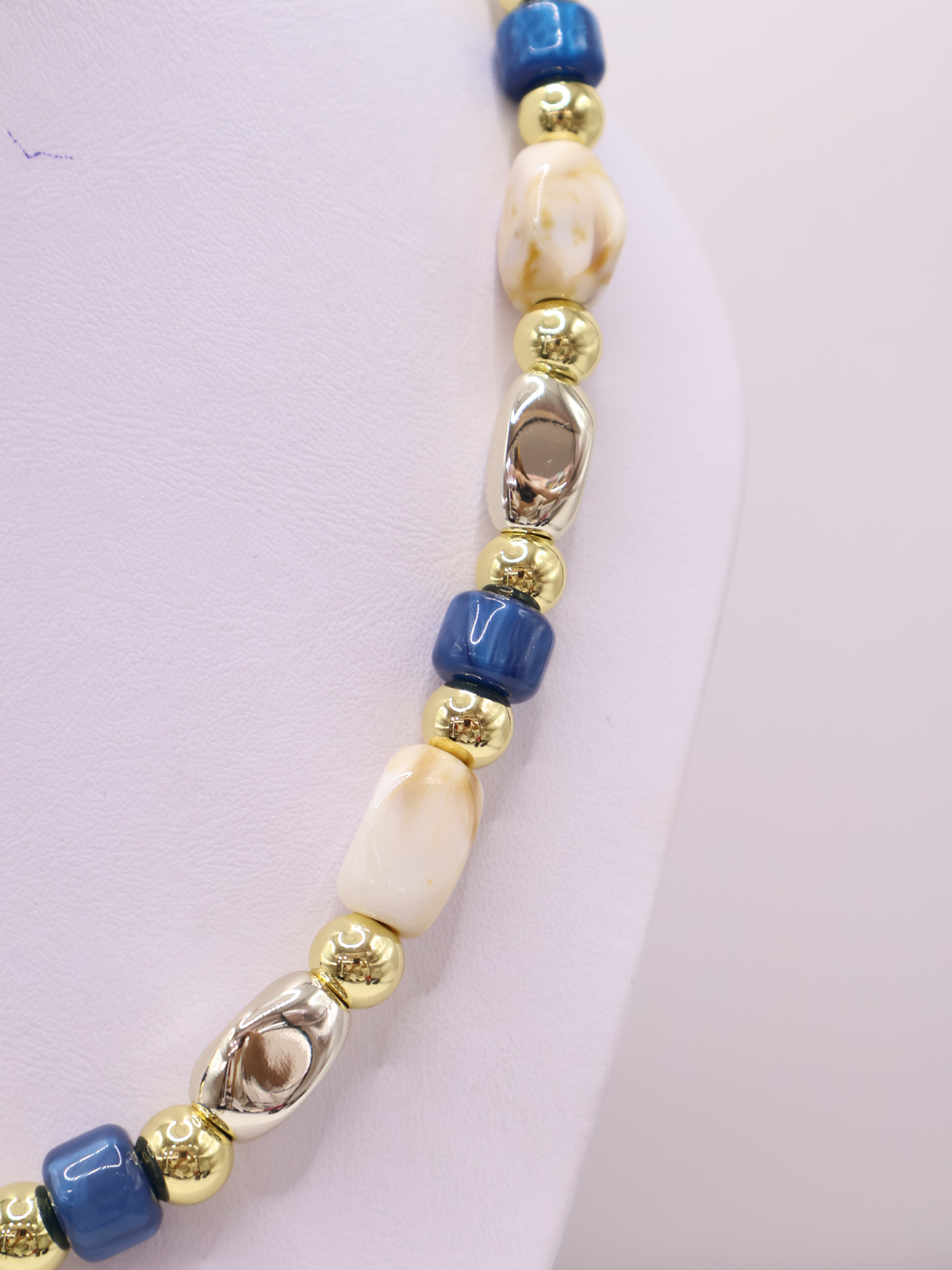 COLLAR 137