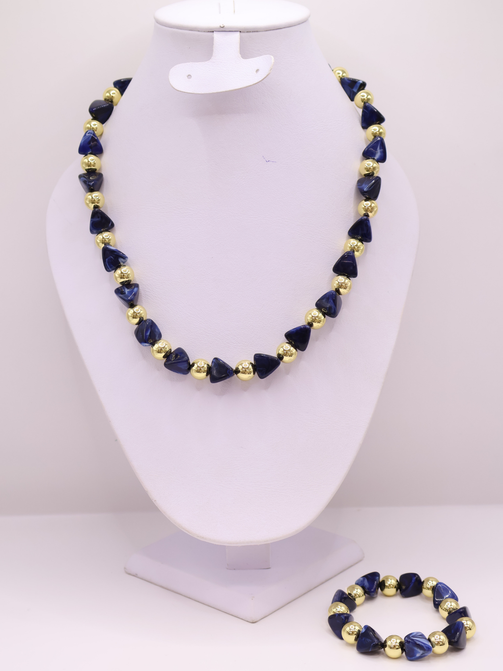 COLLAR 138