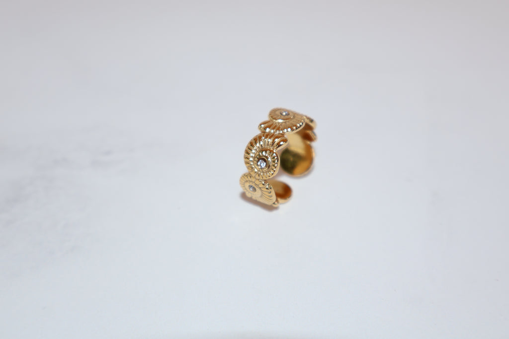 Anillo concha dorado