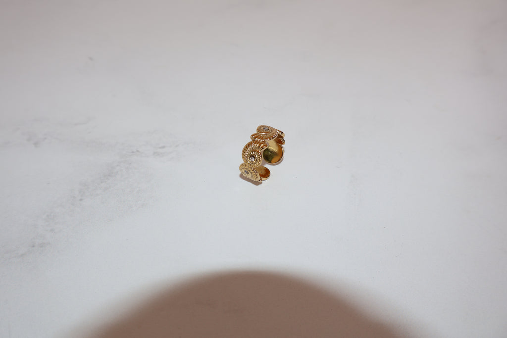 Anillo concha dorado