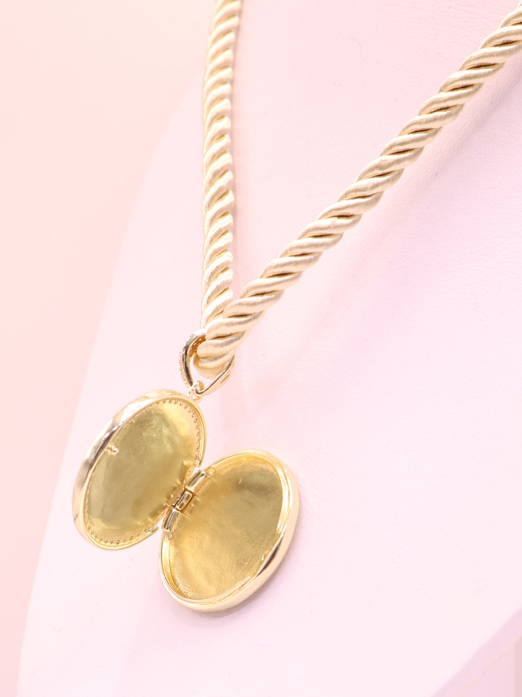 COLLAR RELICARIO LORENA
