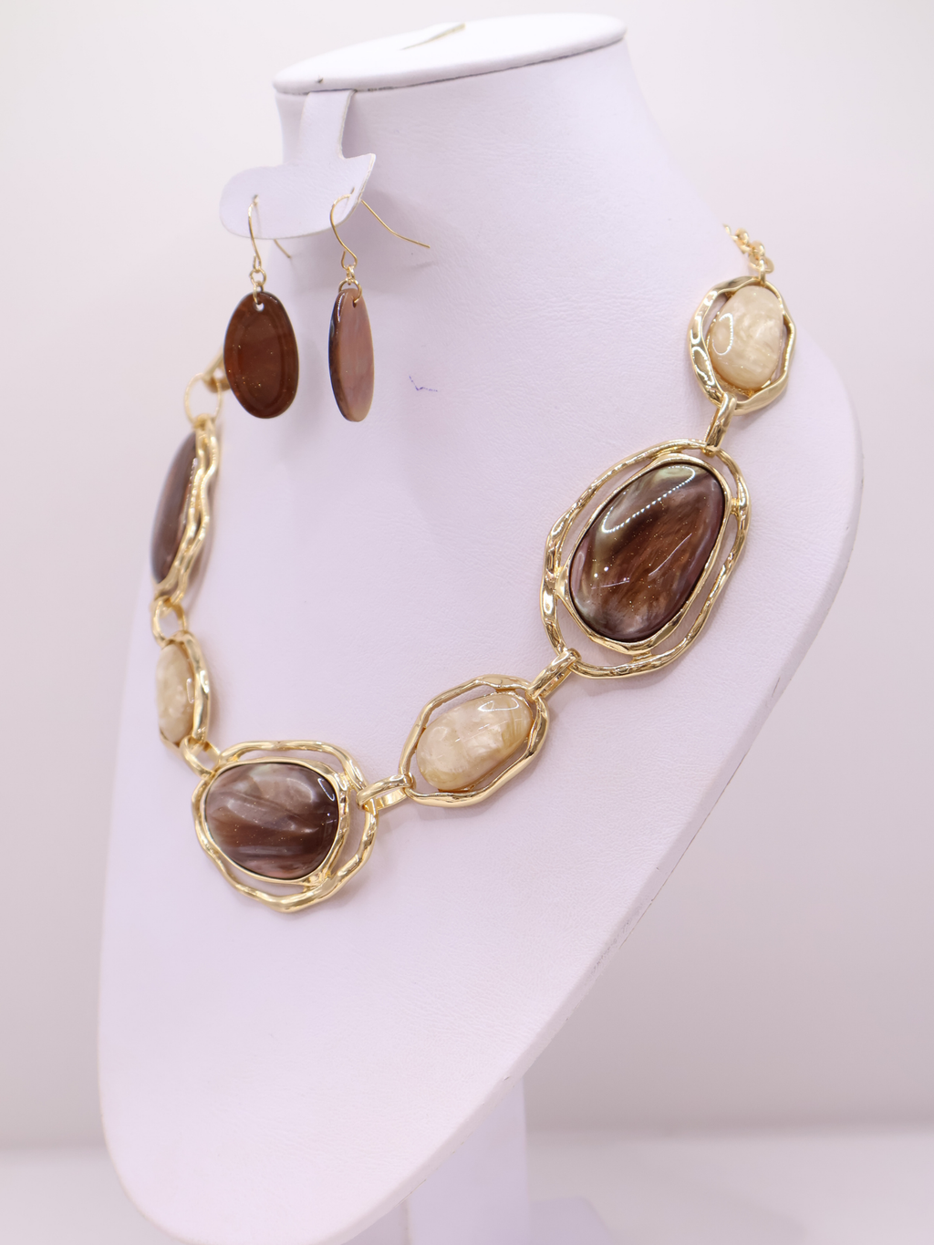 COLLAR 142