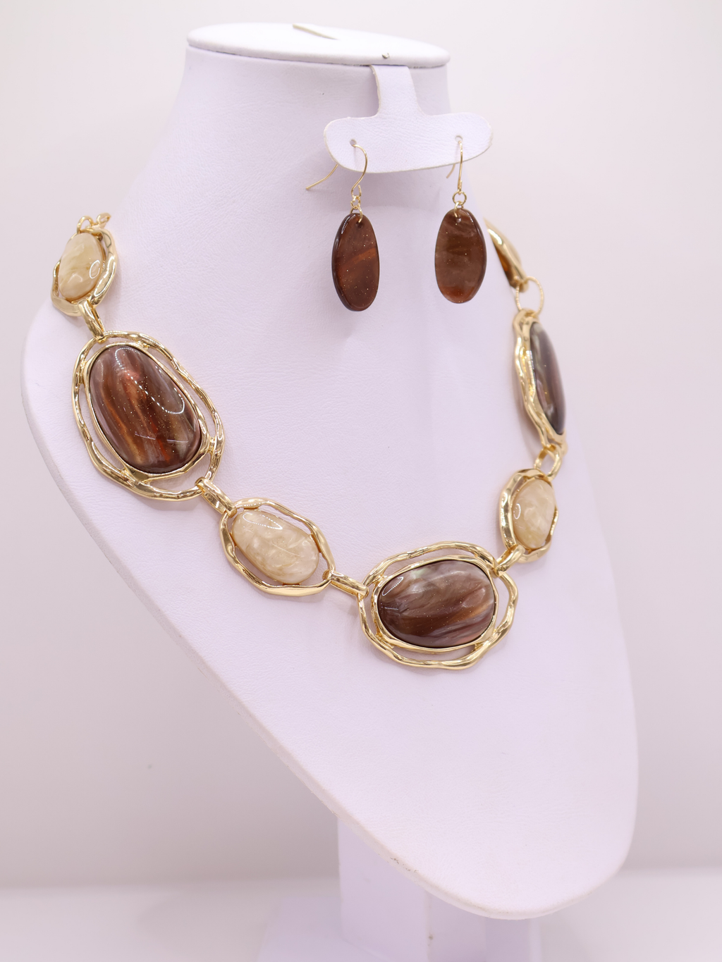COLLAR 142