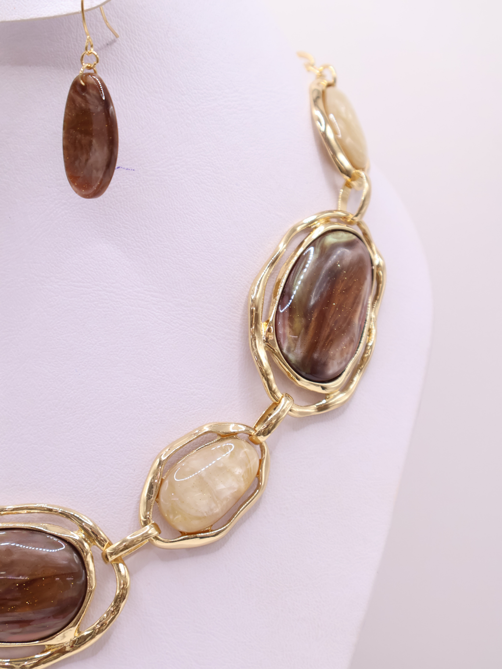 COLLAR 142