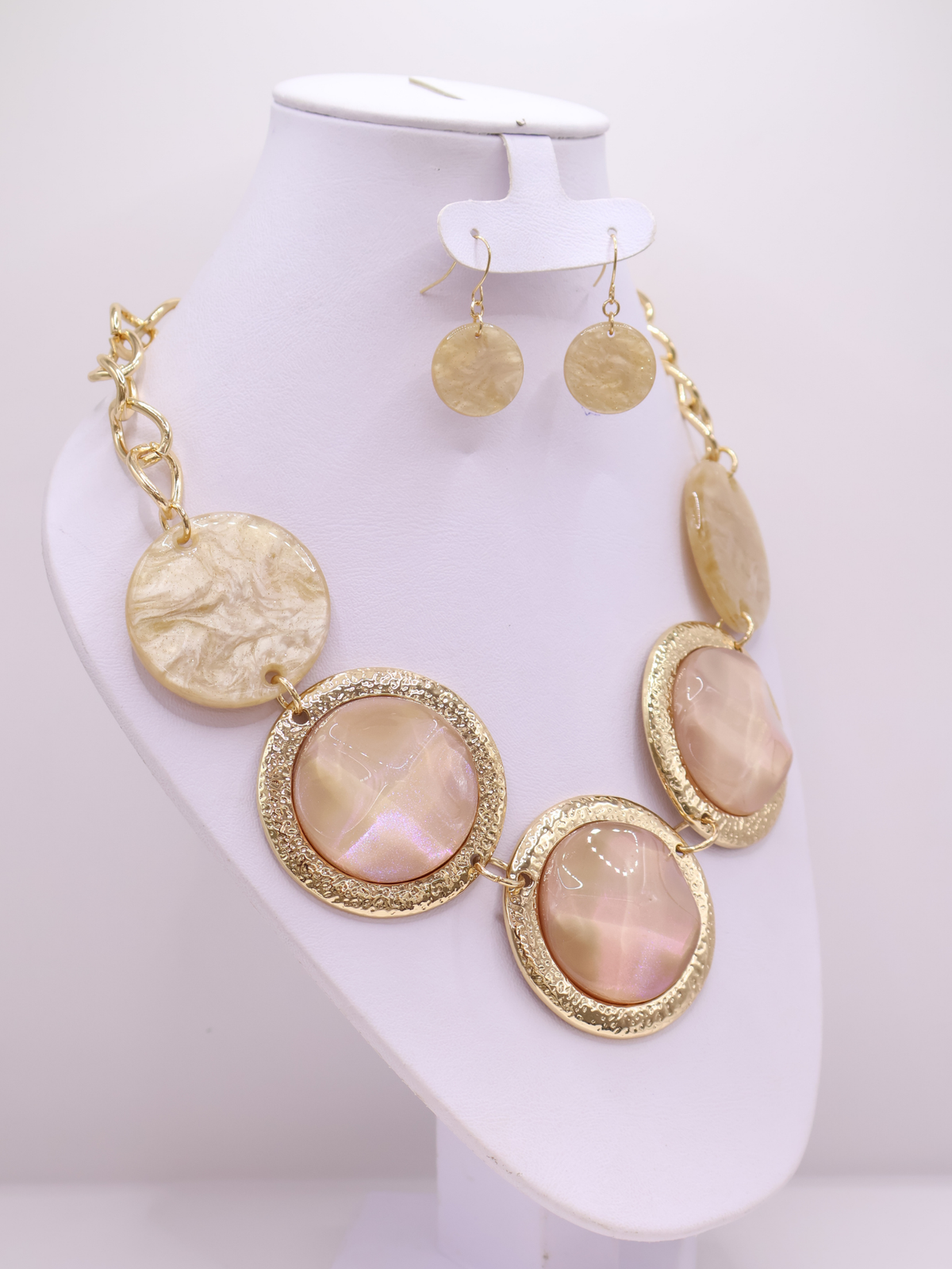 COLLAR 143